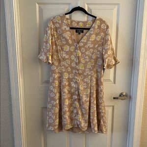 Lulus Floral Button-Up Dress, Size Large , Tan with White Daisies, Midi